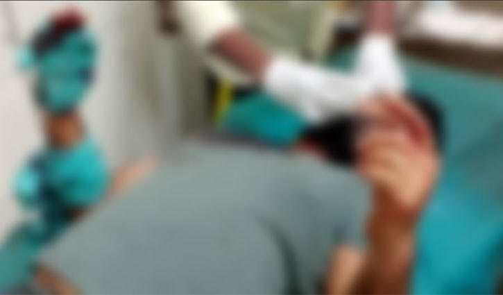 রাজশাহীতে সেচ্ছাসেবক লীগ নেতার হাতের রগ কেটে দিয়েছে দুর্বৃত্তরা