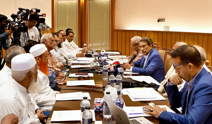 রাষ্ট্র গঠনে মৌলিক জায়গায় সবাইকে এক জায়গায় আসতে হবে: আলী রীয়াজ 