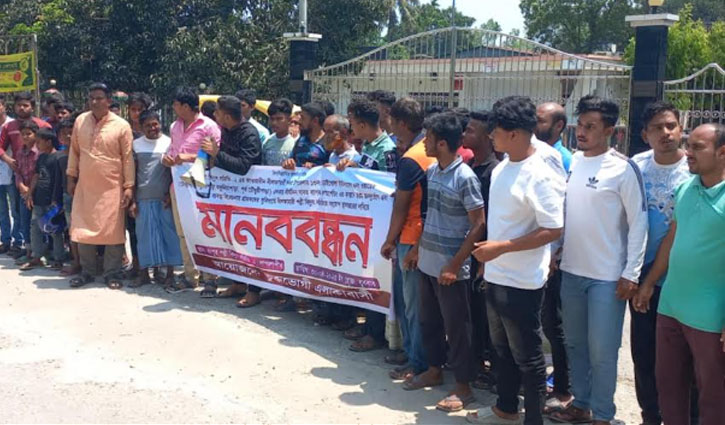 রংপুরে বিদ্যুৎ অফিসের সামনে গ্রাহকদের বিক্ষোভ