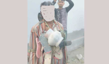 যৌন হয়রানির অভিযোগে জুতার মালা পরিয়ে হেনস্তা