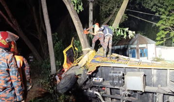 ফরিদপুরে তরমুজ বোঝাই ট্রাক উল্টে চালক-হেলপার নিহত