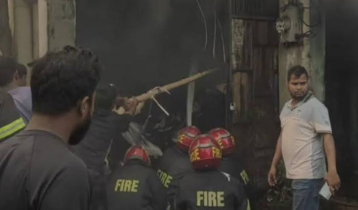 নরসিংদীর টেক্সটাইল কারখানার গোডাউনে লাগা আগুন নিয়ন্ত্রণে