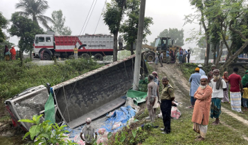 সিরাজগঞ্জে ট্রাক-মাইক্রোবাস সংঘর্ষে নিহত ২