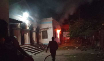 পুঠিয়ায় পৌর ভবনে আগুনে পুড়ল টিসিবির পণ্য পুঠিয়ায় পৌর ভবনে আগুনে পুড়ল টিসিবির পণ্য