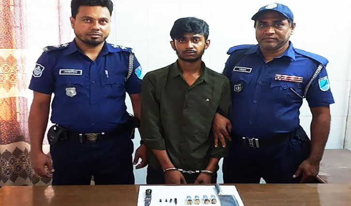 ওয়্যারড্রবে মিলল বিভিন্ন ধরনের গুলি, গ্রেপ্তার ১