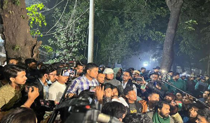 দাবি পূরণের আশ্বাসে গভীর রাতে যমুনা থেকে সরলেন আহতরা