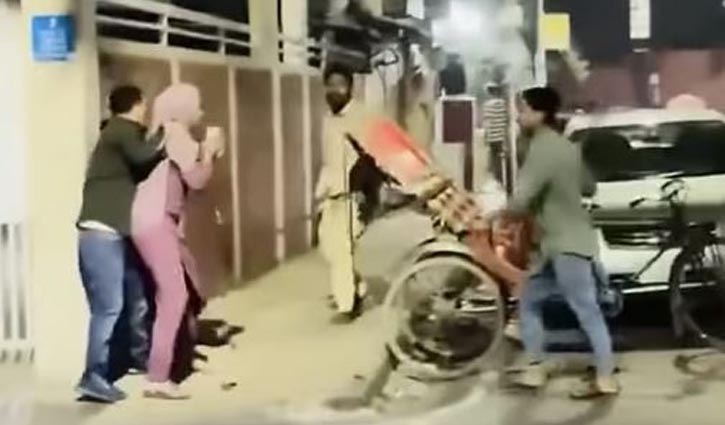 প্রকাশ্যে ‘দম্পতিকে’ কোপানোর মামলায় আরো তিনজন রিমান্ডে