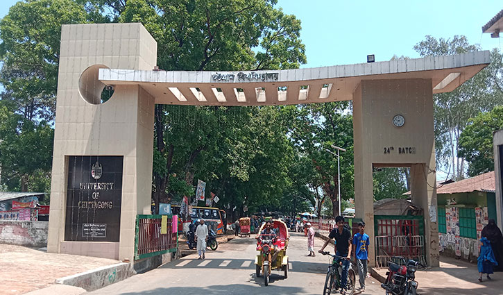 প্রশাসনের আশ্বাসে ১১ ঘণ্টা পর খুলল চবির মূল ফটকের তালা