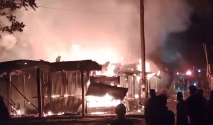 হবিগঞ্জে অগ্নিকাণ্ডে পুড়ল ১৫ দোকান