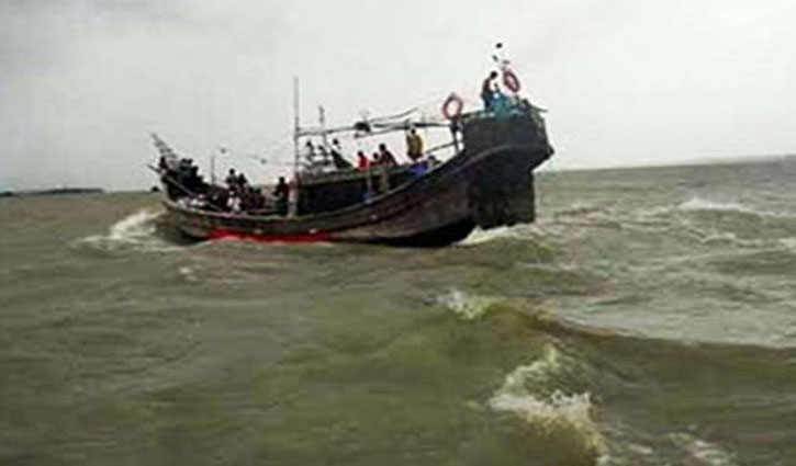 গভীর সাগরে ১০ ট্রলারে ডাকাতি, ৪০ জেলে গুলিবিদ্ধ