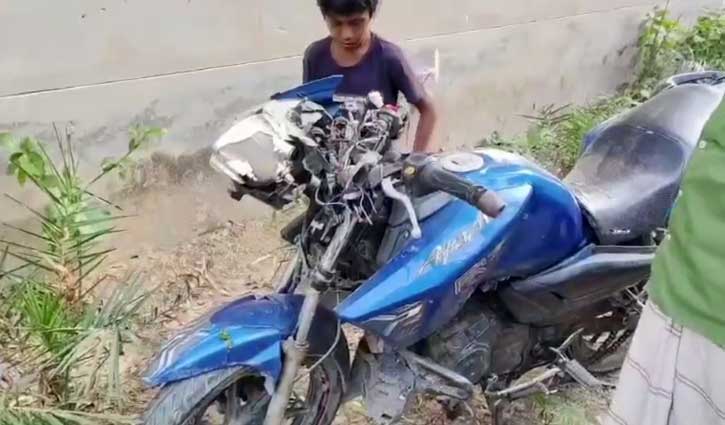 Two motorcyclists killed in Pabna road crash Two motorcyclists killed in Pabna road crash