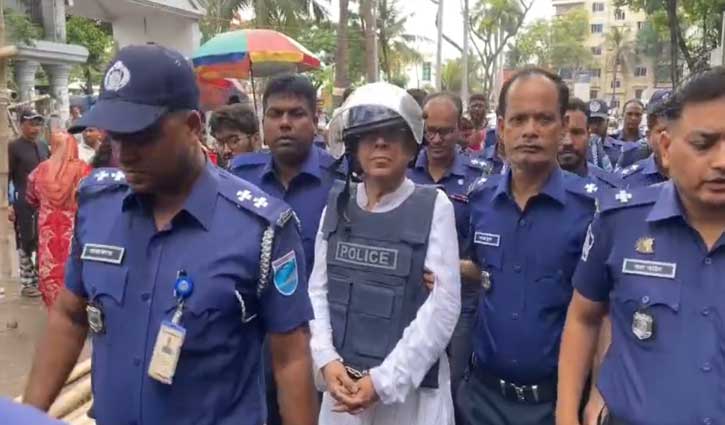 Former Minister Anisul Haque slapped on court premises Former Minister Anisul Haque slapped on court premises