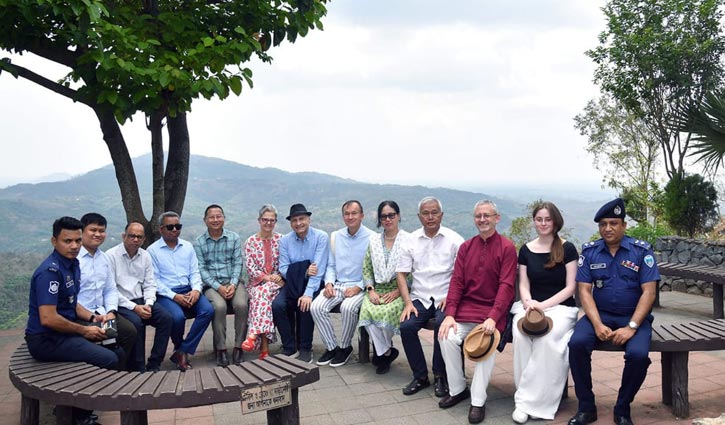 EU delegation pays courtesy call on Supradip in Bandarban EU delegation pays courtesy call on Supradip in Bandarban