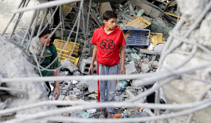 Israel steps up Gaza strikes; polio vaccination halted Israel steps up Gaza strikes; polio vaccination halted
