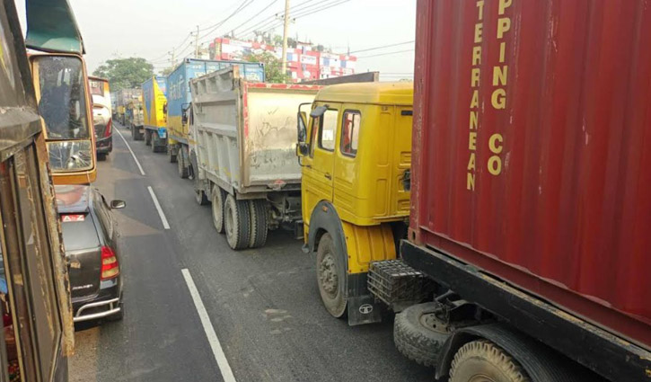 50km traffic jam on Dhaka-Chittagong highway