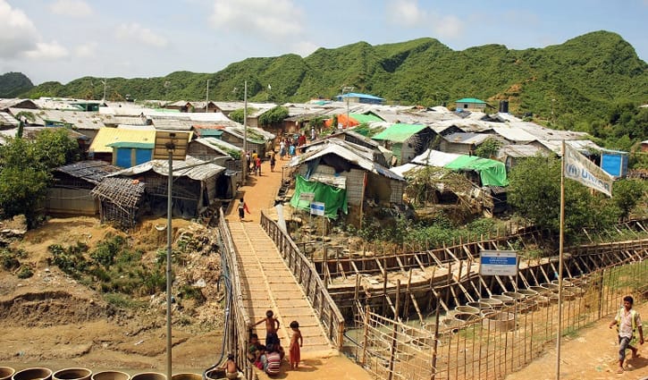 Robbery in Ukhiya Rohingya camp, 4 shot