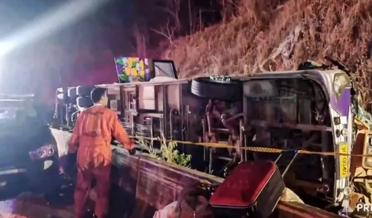 Tour bus crash in Thailand kills 18