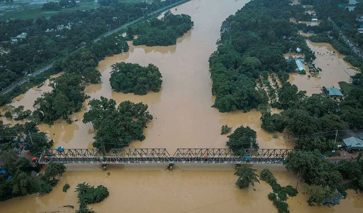 Chief Adviser distributes houses among flood victims