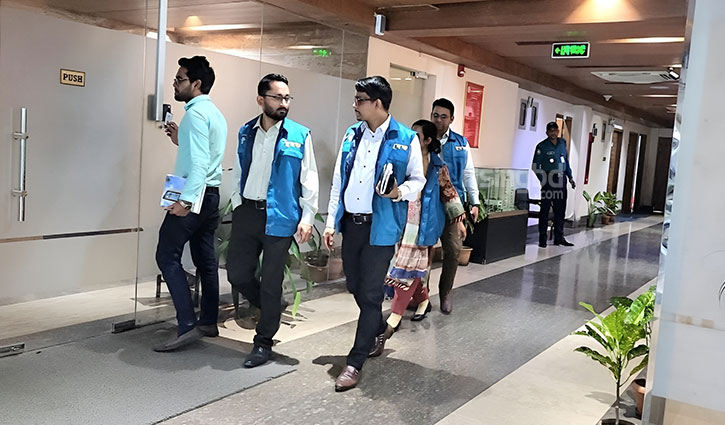 ACC conducts raid at BSEC surveillance dept