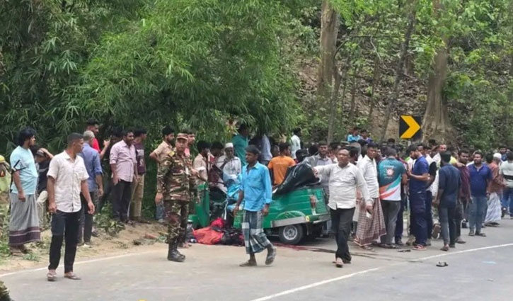 5 killed as pickup hits auto-rickshaw in Rangamati 5 killed as pickup hits auto-rickshaw in Rangamati