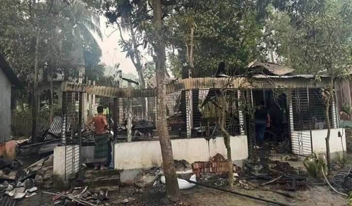 Fire set to house of artist creating motifs for Ananda Shobhajatra Fire set to house of artist creating motifs for Ananda Shobhajatra