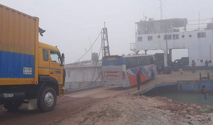 Ferry services on Paturia-Daulatdia route resume after 10.30hrs