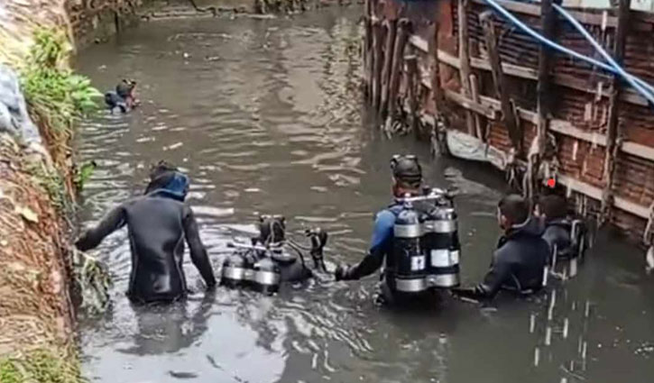Baby that falls into drain not rescued even after 12 hours Baby that falls into drain not rescued even after 12 hours