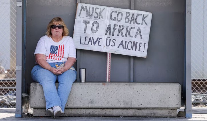 US federal workers hit with 2nd wave of emails demanding job details