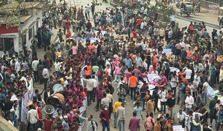 Police disperse outsourcing workers