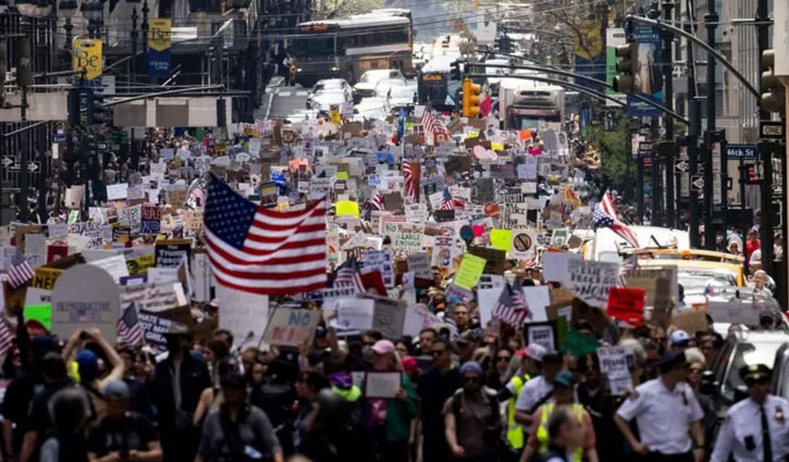 Thousands join anti-Trump protests across US Thousands join anti-Trump protests across US