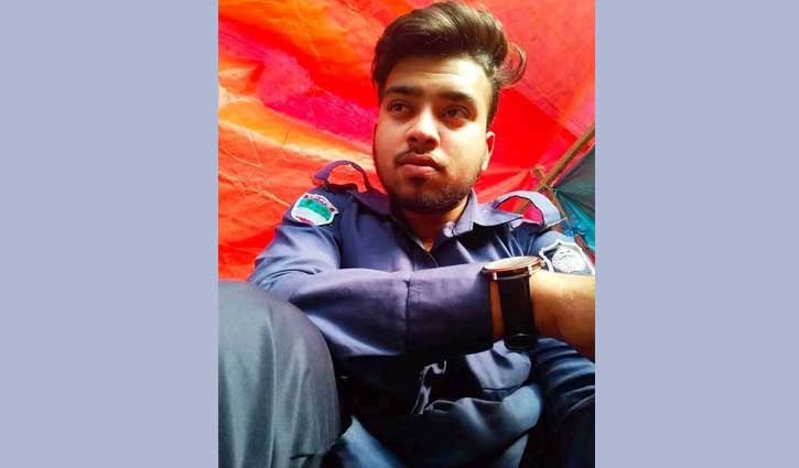 Cop found hanging in Kushtia