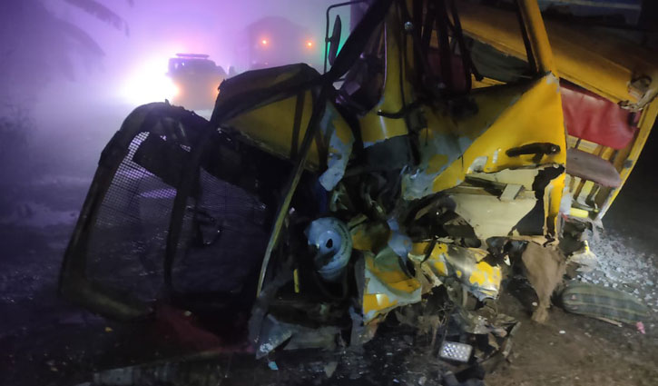 2 killed as train hits truck at Dinajpur rail crossing