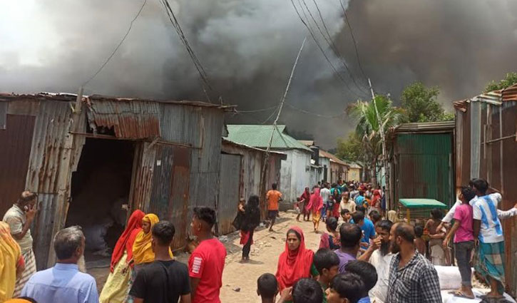 গাজীপুরে সুতার কারখানা ও ঝুটের গুদামে আগুন, নিয়ন্ত্রণে ৬ ইউনিট