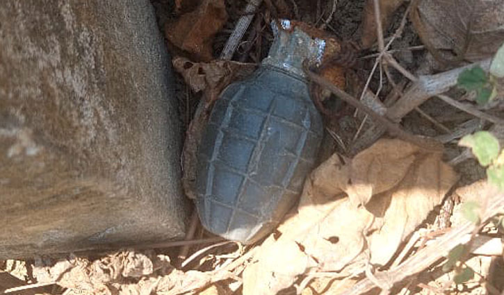 টেকনাফে অবিস্ফোরিত হ্যান্ড গ্রেনেড উদ্ধার