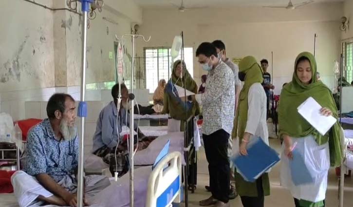 চিকিৎসক সংকটে ধুঁকছে হাকিমপুর স্বাস্থ্য কমপ্লেক্স 