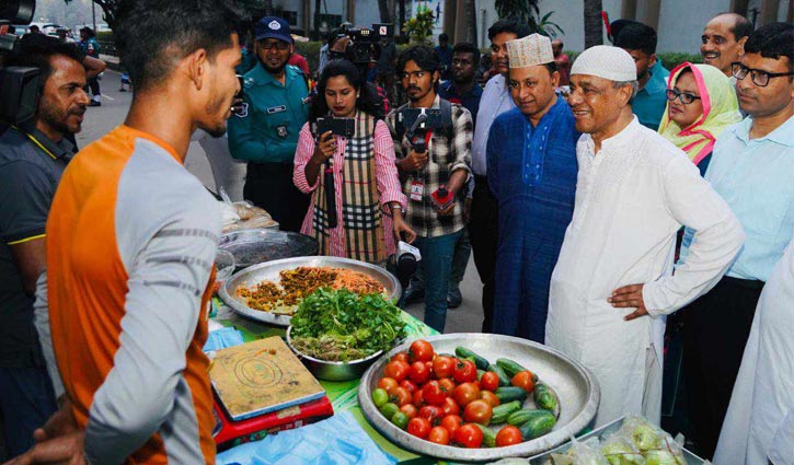 এবার জিনিসপত্রের দাম গতবারের চেয়ে কম: স্বরাষ্ট্র উপদেষ্টা এবার জিনিসপত্রের দাম গতবারের চেয়ে কম: স্বরাষ্ট্র উপদেষ্টা