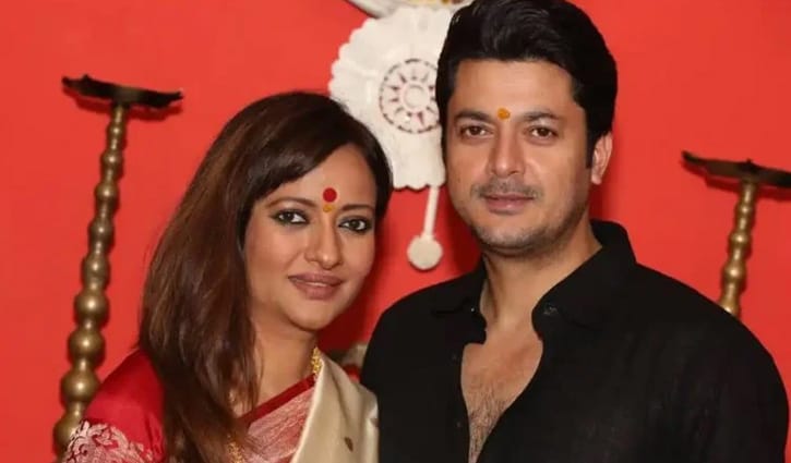 শরীর থেকে যীশুর শেষ চিহ্ন মুছে ফেললেন নীলাঞ্জনা