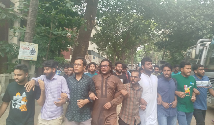 রেজিস্ট্রারের অসদাচরণের প্রতিবাদে জবি শিক্ষার্থীদের বিক্ষোভ, পদত্যাগ দাবি রেজিস্ট্রারের অসদাচরণের প্রতিবাদে জবি শিক্ষার্থীদের বিক্ষোভ, পদত্যাগ দাবি