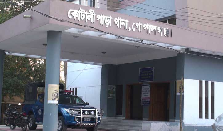 পুকুরে ভাসছিল অজ্ঞাত নারীর মরদেহ