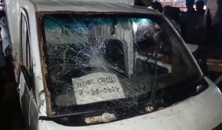 আশুলিয়ায় লেগুনা উল্টে ড্রেনে পড়ে নিহত ২