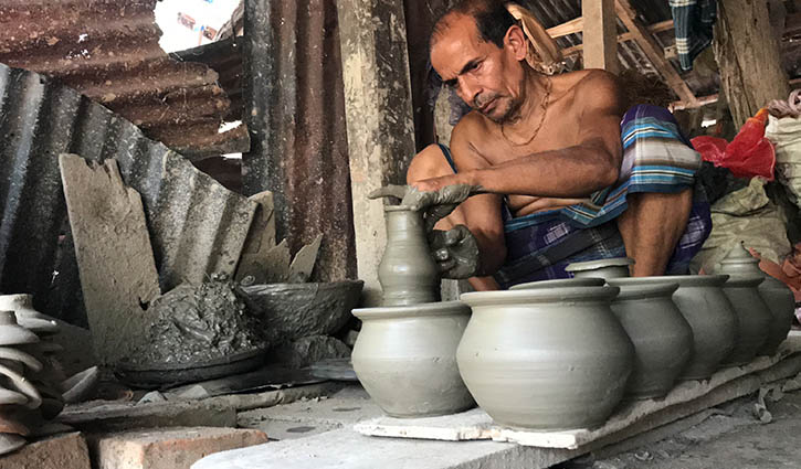 অস্তিত্ব সংকটে বাগেরহাটের মৃৎশিল্প অস্তিত্ব সংকটে বাগেরহাটের মৃৎশিল্প