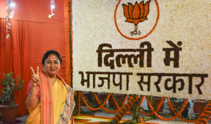 প্রথমবার এমএলএ হয়েই দিল্লির মুখ্যমন্ত্রীর চেয়ারে রেখা গুপ্তা