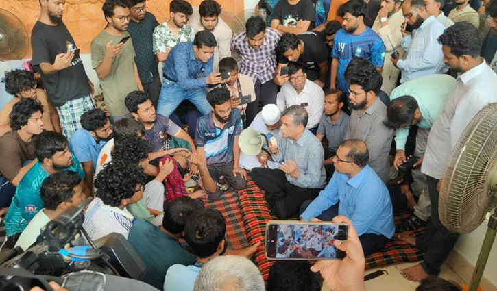 আলোচনায় সুরাহা মেলেনি, অনশন চালিয়ে যাওয়ার ঘোষণা