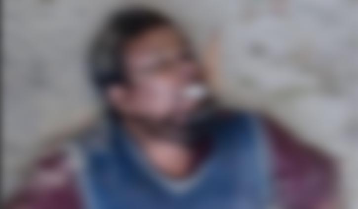 সিরাজগঞ্জে মহাসড়কের পাশে স্কচটেপে মুখ ও হাত-পা প্যাঁচানো মরদেহ