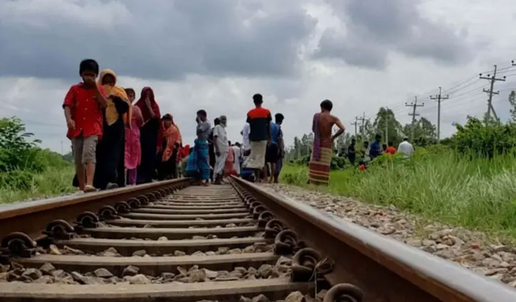 কুমিল্লায় ট্রেনে কাটা পড়ে নিহত ৩