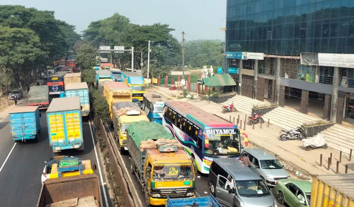 গজারিয়ায় স্বাভাবিক হচ্ছে যানজট, যান চলাচলে ধীরগতি