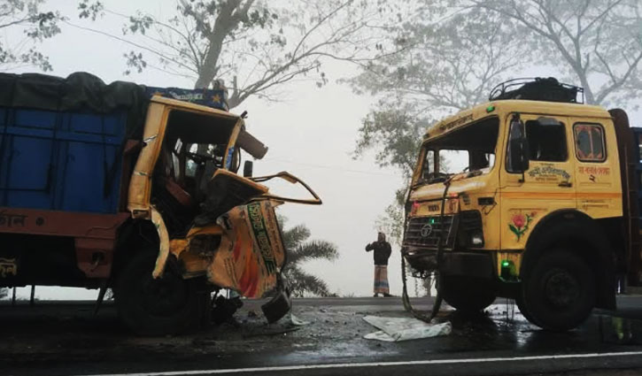 নাটোরে পৃথক সড়ক দুর্ঘটনায় নিহত ২