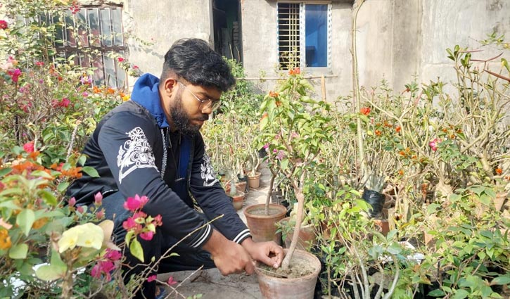 শখের বাগানেই সফল কলেজ শিক্ষার্থী জারিফ