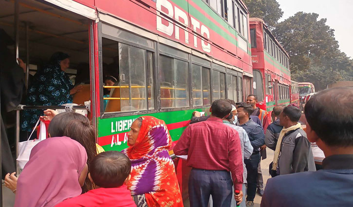 ট্রেন বন্ধ: যাত্রীদের জন্য বিশেষ বাস চালু 