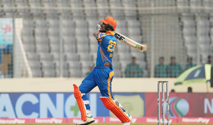 চার-ছক্কার বৃষ্টি নামিয়ে নাঈমের সেঞ্চুরি